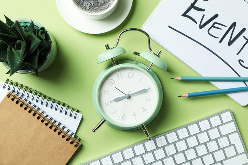 Clock with keyboard and pencil